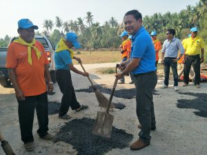 ซ่อมแซมถนนบ้านทุ่งจาน