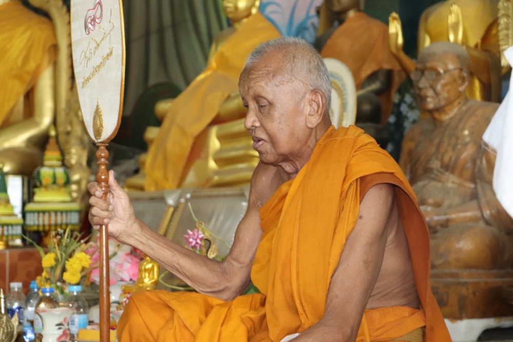 ถวายเทียนพรรษา