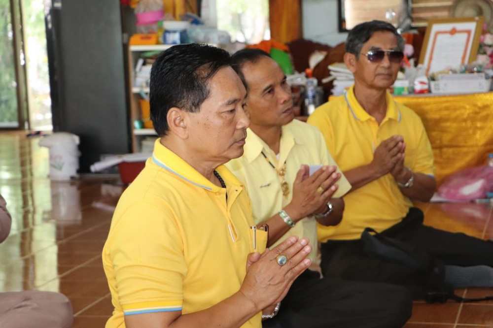 ถวายเทียนพรรษา