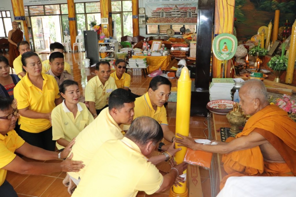 ถวายเทียนพรรษา