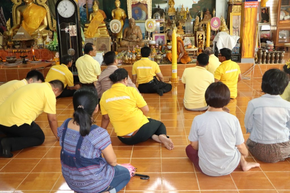 ถวายเทียนพรรษา