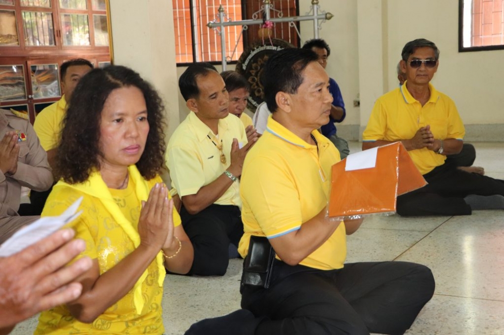 ถวายเทียนพรรษา