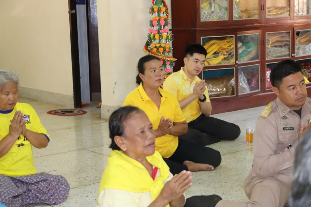 ถวายเทียนพรรษา