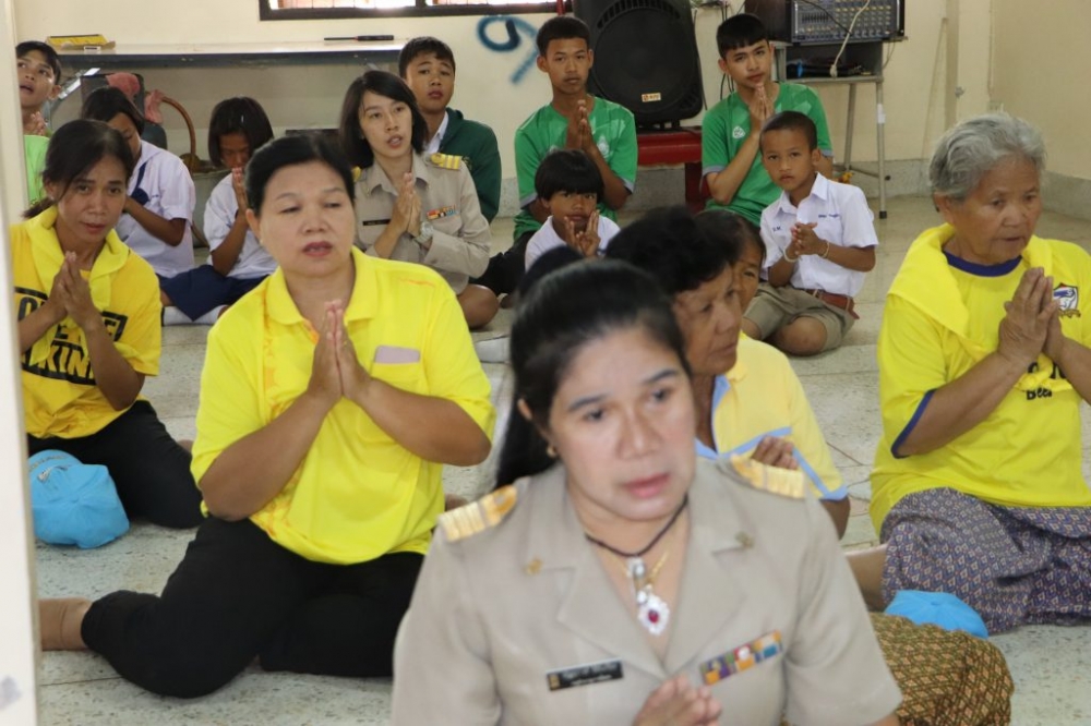 ถวายเทียนพรรษา