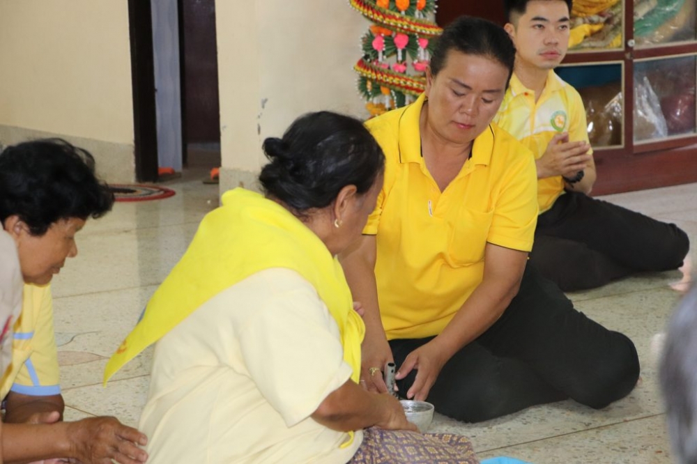 ถวายเทียนพรรษา