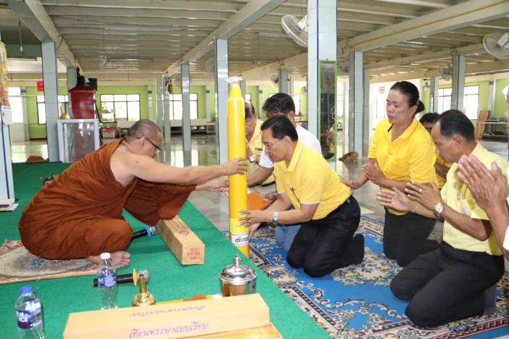 ถวายเทียนพรรษา