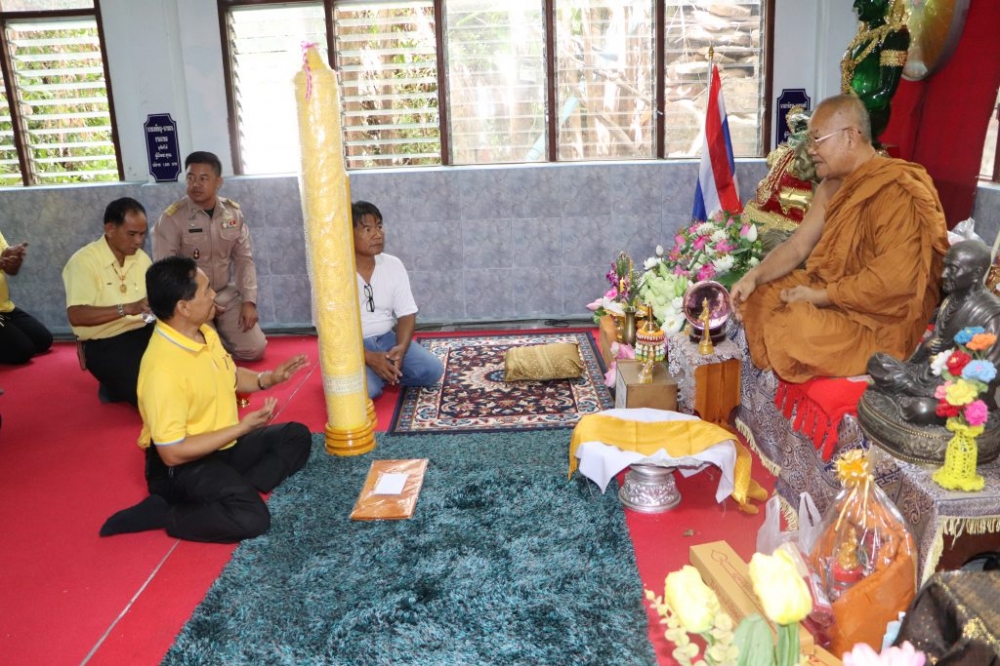 ถวายเทียนพรรษา