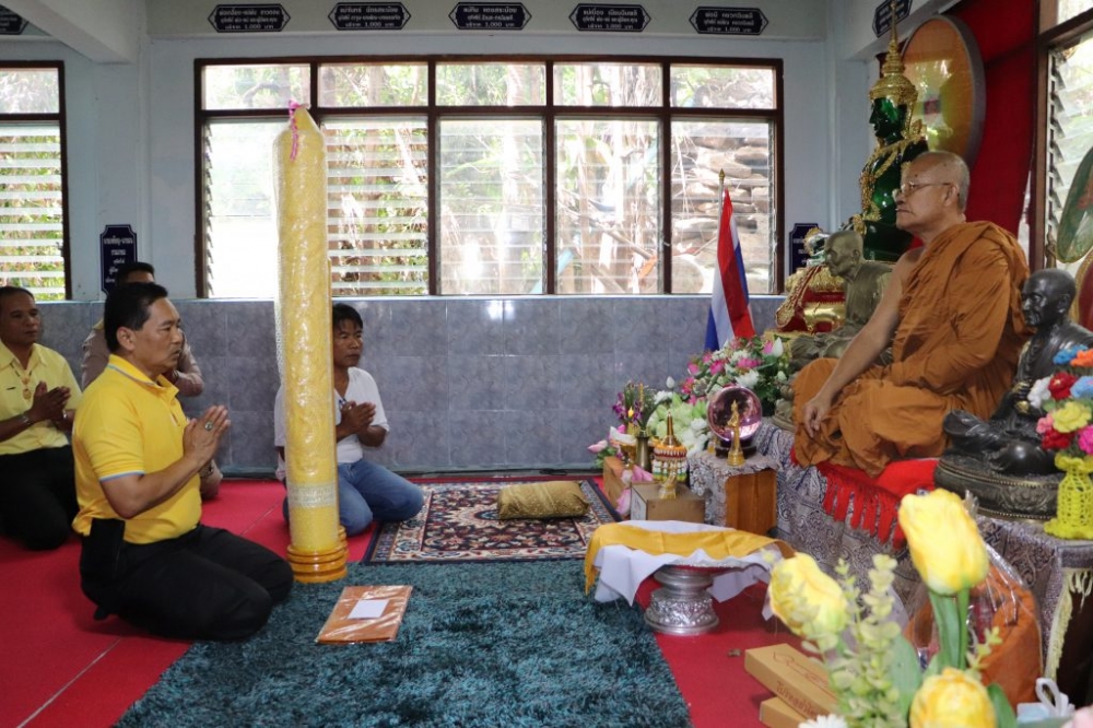 ถวายเทียนพรรษา