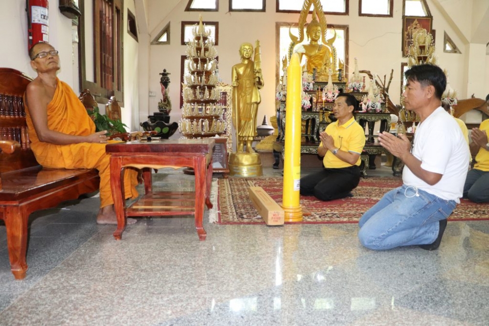 ถวายเทียนพรรษา