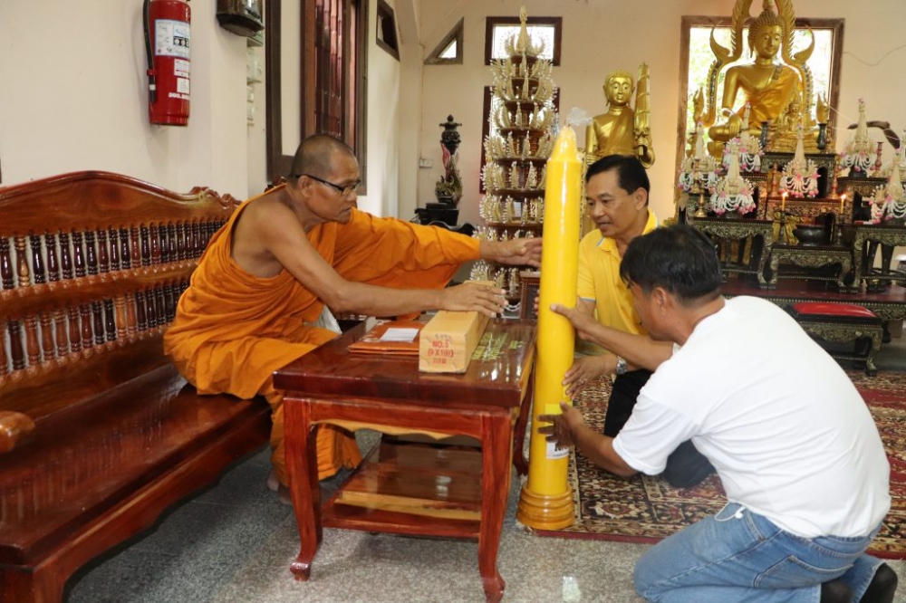 ถวายเทียนพรรษา