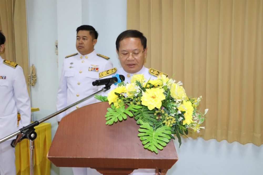 พิธีมอบพระบรมฉายาลักษณ์พระบาทสมเด็จพระเจ้าอยู่หัว