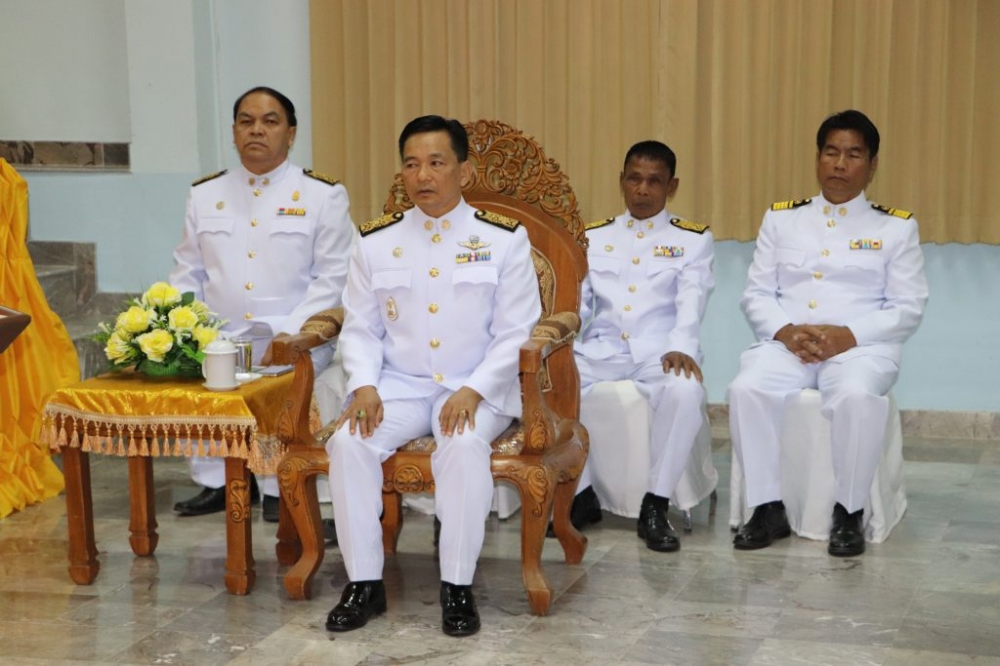 พิธีมอบพระบรมฉายาลักษณ์พระบาทสมเด็จพระเจ้าอยู่หัว