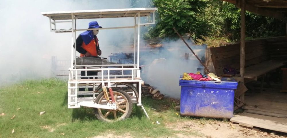 ฉีดพ่อหมอกควันกำจัดยุงลาย