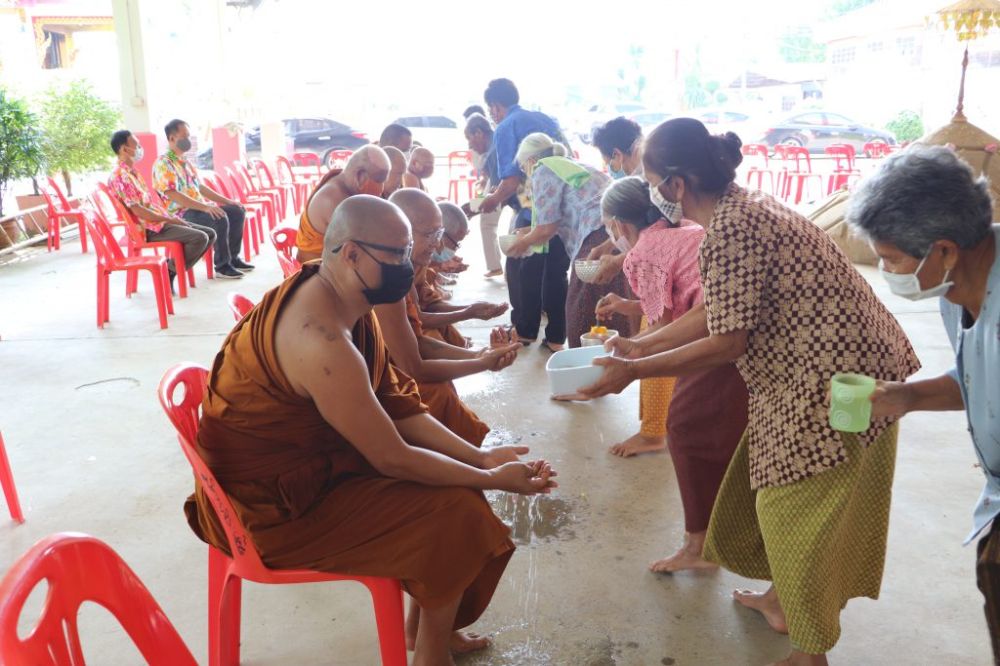 กิจกรรมสืบสานประเพณีวันสงกรานต์