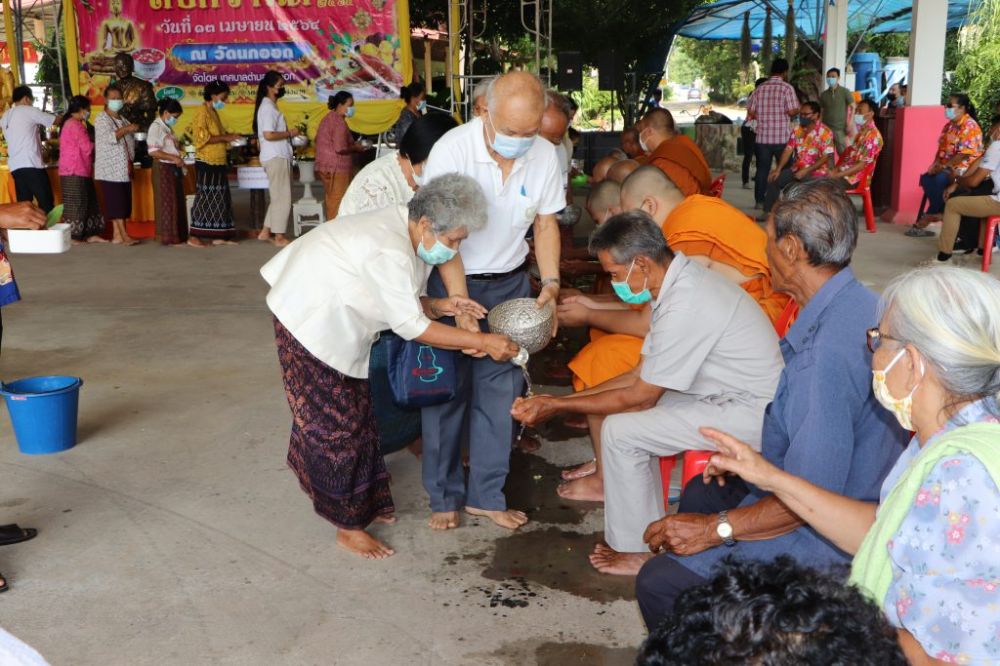 กิจกรรมสืบสานประเพณีวันสงกรานต์