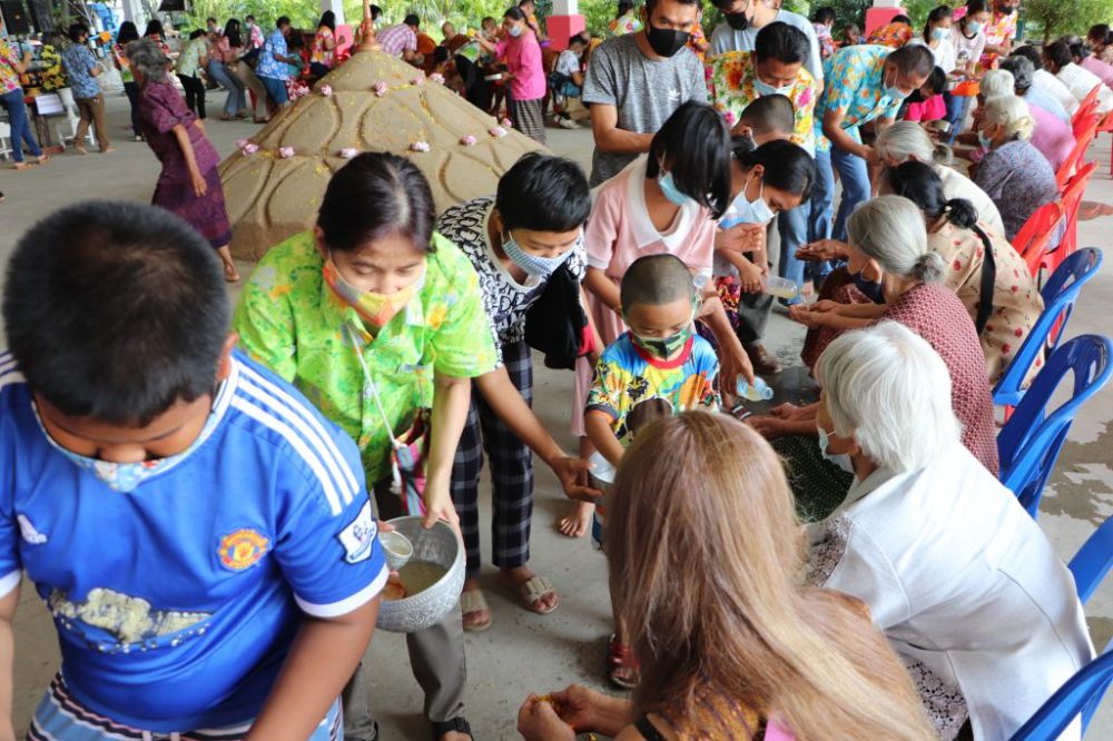 กิจกรรมสืบสานประเพณีวันสงกรานต์