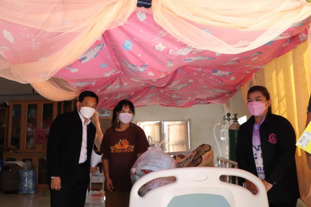 มอบถุงยังชีพแก่ผู้พิการผู้สูงอายุ