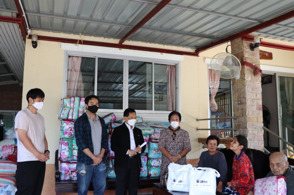 มอบถุงยังชีพแก่ผู้พิการผู้สูงอายุ