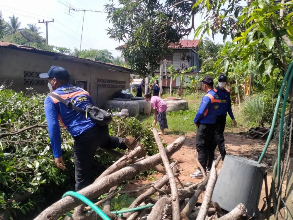 ช่วยเหลือผู้ประสบวาตภัยในพื้นที่