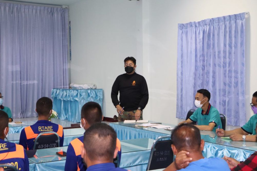 ช่วยเหลือผู้ประสบวาตภัยในพื้นที่