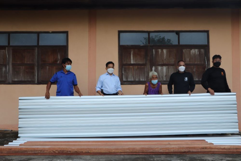 ช่วยเหลือผู้ประสบวาตภัยในพื้นที่