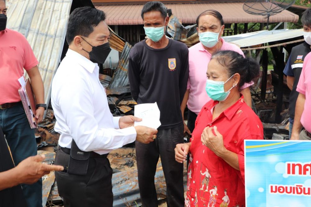 มอบเงินช่วยเหลือผู้ประสบเหตุอัคคีภัย
