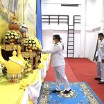 นายปราโมทย์ สิทธิ์ปราโมทย์ นายกเทศมนตรีตำบลนกออก คณะผู้บริหาร  สมาชิกสภาเทศบาล ปลัดเทศบาล  และพนักงานเทศบาลตำบลนกออก ร่วมวางพานพุ่มดอกไม้ และพิธีถวายบังคม เนื่องในวันคล้ายวันพระบรมราชสมภพ พระบาทสมเด็จพระบรมชนกาธิเบศร มหาภูมิพลอดุลยเดชมหาราช บรมนาถบพิตร วันชาติ และวันพ่อแห่งชาติ