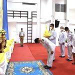 นายปราโมทย์ สิทธิ์ปราโมทย์ นายกเทศมนตรีตำบลนกออก คณะผู้บริหาร  สมาชิกสภาเทศบาล ปลัดเทศบาล  และพนักงานเทศบาลตำบลนกออก ร่วมวางพานพุ่มดอกไม้ และพิธีถวายบังคม เนื่องในวันคล้ายวันพระบรมราชสมภพ พระบาทสมเด็จพระบรมชนกาธิเบศร มหาภูมิพลอดุลยเดชมหาราช บรมนาถบพิตร วันชาติ และวันพ่อแห่งชาติ