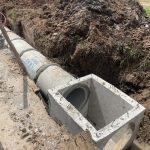 ลงพื้นที่ดูการดำเนินงาน  โครงการก่อสร้างท่อระบายน้ำ หน้าบ้าน นางเรณู หวังผล เชื่อมต่อไปยังบ้านนกออกหมู่ 6