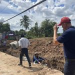 ลงพื้นที่ดูการดำเนินงาน  โครงการก่อสร้างท่อระบายน้ำ หน้าบ้าน นางเรณู หวังผล เชื่อมต่อไปยังบ้านนกออกหมู่ 6