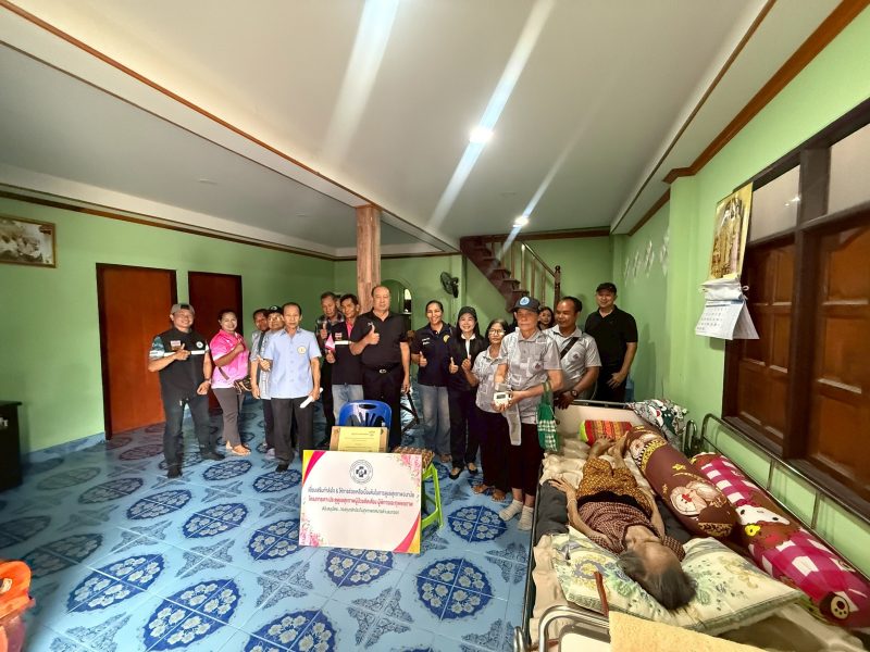 ลงพื้นที่ตรวจประเมินสุขภาพ  ร่วมมอบนมและไข่ไก่  ตามโครงการเคาะประตูดูแลสุขภาพ ผู้ป่วยติดเตียงผู้พิการและทุพพลภาพ ประจำปีงบประมาณ 2569